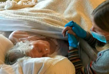 Фото - Журналистка рассказала о смерти родителей от коронавируса и разрыдалась в эфире