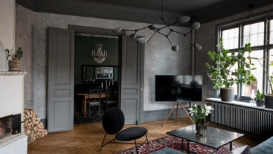 Фото - Драматичный тёмный интерьер великолепной скандинавской квартиры