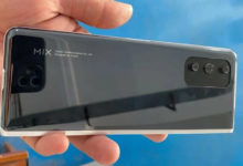 Фото - Корпус гибкого Xiaomi Mi Mix показался на фото — смартфон будет похож на Samsung Galaxy Fold