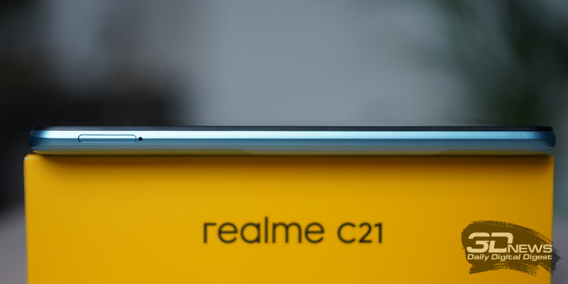 realme C21, левая грань: слот для карточек