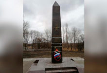 Фото - Памятник воинской доблести в российском городе отремонтировали скотчем