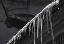 Фото - Россиянин погиб из-за обрушения льда с крыши