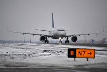Фото - Самолет экстренно сел в российском аэропорту из-за отказа двигателя