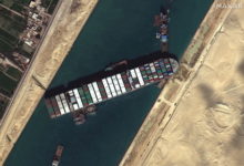 Фото - Сирия ограничила поставки топлива из-за застрявшего в Суэцком канале судна