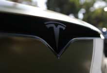 Фото - Tesla списывала со счетов покупателей десятки тысяч долларов без разрешения