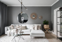 Фото - Тёмно-серые стены и светлая мебель: небольшая квартира в Швеции (54 кв. м)