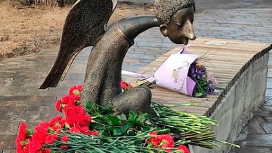 Фото - В Петербурге открыли памятник умершим из-за коронавируса медикам