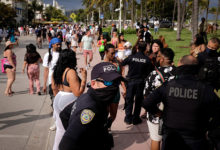Фото - Вечеринка на пляже в разгар пандемии закончилась столкновением с полицией