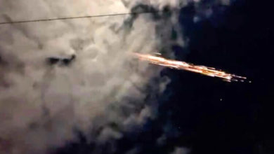 Фото - Вторая ступень ракеты Falcon 9 сгорела в атмосфере Земли и устроила фейерверк