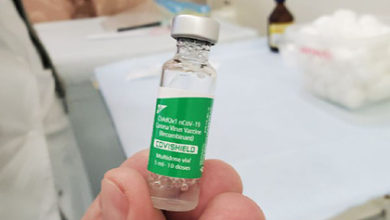 Фото - Доктор Комаровский вакцинировался и пошутил про чип от Билла Гейтса