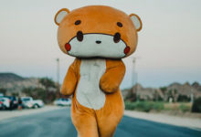 Фото - Нарядившись в костюм медведя, чудак совершил долгую прогулку