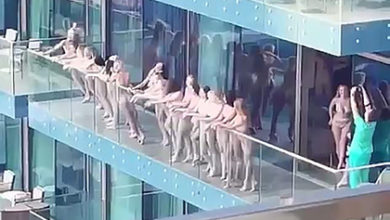 Фото - Ургант объяснил появление голых девушек в Дубае