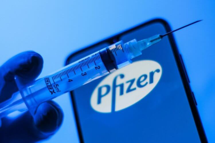 Pfizer объявили о необходимости введения третьей дозы вакцины спустя девять месяцев после первой прививки