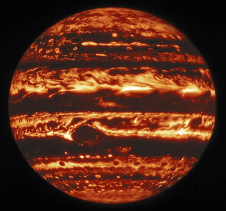 Получены новые фотографии Юпитера. Что в них особенного?