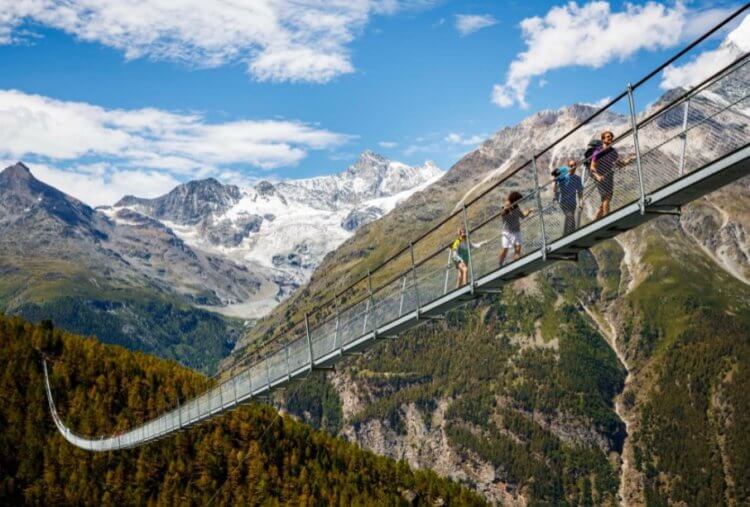 В Португалии открыт самый длинный висячий мост на высоте 175 метров