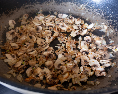 Заливной пирог с мясом и грибами