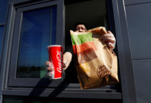 Фото - Журналистка сравнила еду из «Макдоналдса» и «Бургер Кинга» и назвала победителя: Пресса