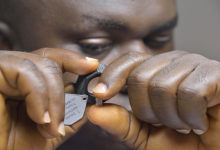 Фото - Африканцы попытались разбогатеть на фальшивых алмазах: Капитал