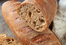 Фото - Цельнозерновой хлеб с луком