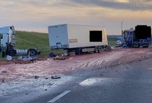 Фото - Грузовик с кетчупом устроил коллапс на дороге в Англии