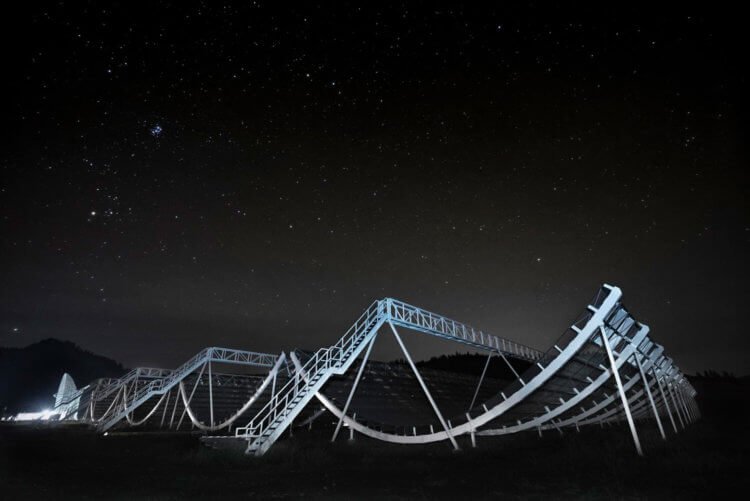 Как один телескоп обнаружил сотни таинственных радиосигналов из космоса?