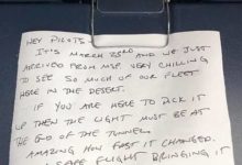 Фото - Пилот обнаружил пугающую записку от коллеги внутри самолета