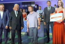Фото - Пресс-релиз: Председатель Госсовета Татарстана Фарид Мухаметшин наградил призёров сезона 2021 Школьной волейбольной лиги