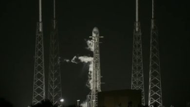 Фото - SpaceX вывела на орбиту спутник и успешно посадила ракету на платформу в океане