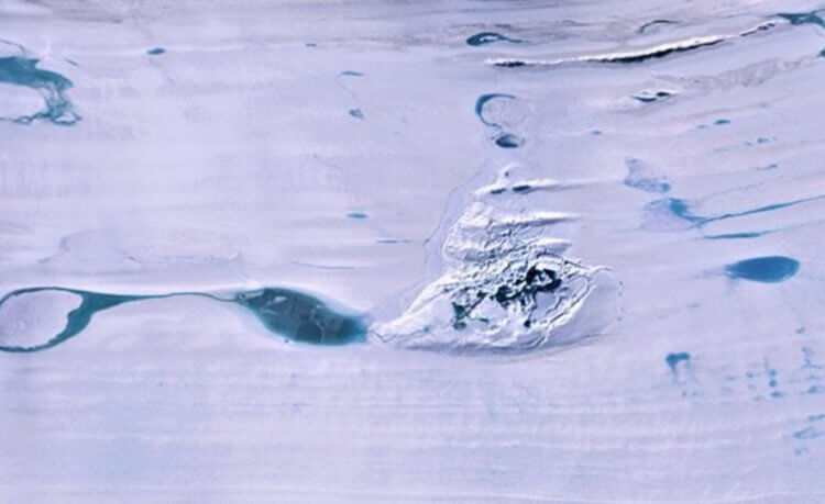 В Антарктиде исчезло огромное озеро. Куда оно пропало?