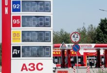 Фото - В России захотели «заморозить» цены на бензин