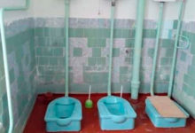 Фото - Власти заступились за участвовавшего в конкурсе на худший туалет учителя