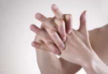 Фото - О высоком холестерине можно узнать по пальцам рук