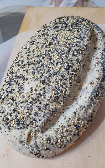 Пшеничный хлеб с семечками на закваске
