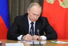 Фото - Путин облегчил детям выезд за границу