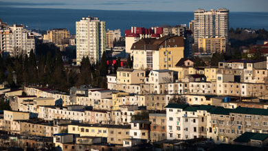 Фото - Россиян разуверили в возможности снижения цен на жилье в Сочи: Среда обитания