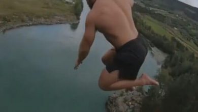Фото - Ради рекорда ныряльщик прыгнул с 30-метрового утёса
