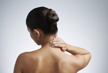 Фото - Почему у женщин появляется «холка» на шее: невролог