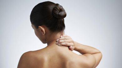 Фото - Почему у женщин появляется «холка» на шее: невролог