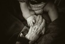 Фото - Дискуссия о правах бабушек и дедушек при нахождении с внуками