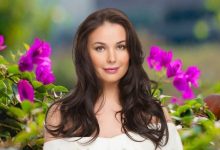 Фото - «Самая красивая женщина»: Оксана Федорова отметилась на променаде в осеннем парке