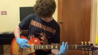Фото - Музыкант выяснил, сколько перчаток не нужно надевать во время игры на гитаре