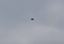 Фото - Приятели устроили погоню за чёрным объектом, летавшим в небе