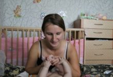 Фото - В Омске «материнский десант» многодетных добился возвращения дочери выпускнице адаптивной школы-интерната