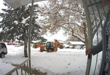 Фото - Добряк почистил снег всем людям, живущим по соседству