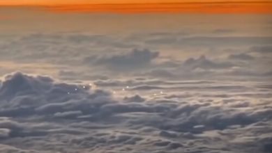 Фото - Пилот снял на видео флотилию странных летающих огоньков