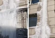 Фото - Прохудившаяся водосточная труба стала причиной ледяного «водопада»