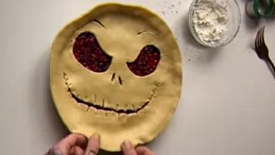 Фото - Кулинарка украшает свои пироги пугающими лицами