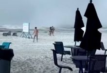 Фото - Люди на пляже в ужасе разбежались от смерча, за секунды превратившегося в торнадо