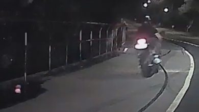 Фото - Попытавшись сбежать от полиции, нарушитель рухнул с мотоцикла