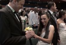 Фото - Пятьдесят влюблённых пар поженились во время массовой свадебной церемонии